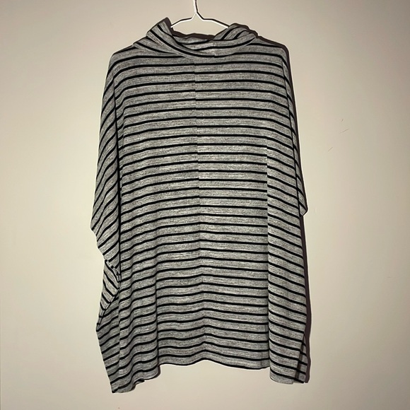 La Vie en Rose women size Small soft blouse - Picture 3 of 4